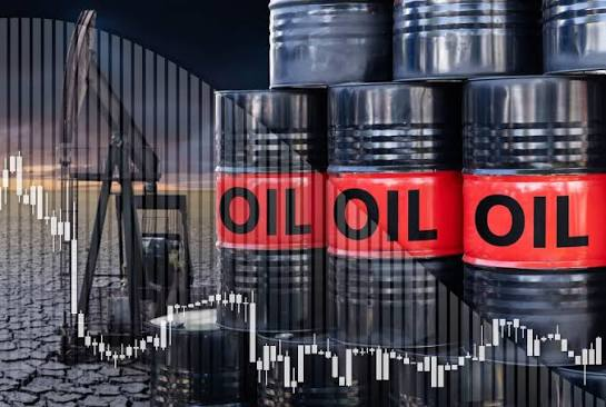 Oil barrels and market chart - Oil market July 31, 2026